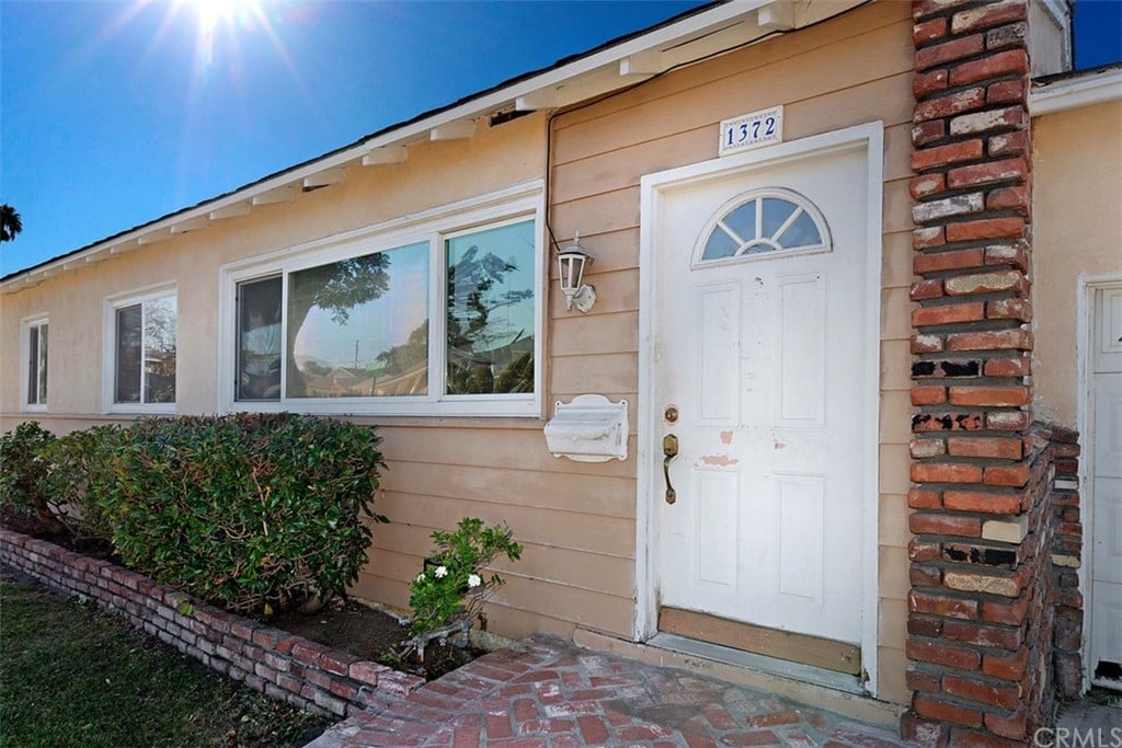 1372 Kenneth Dr