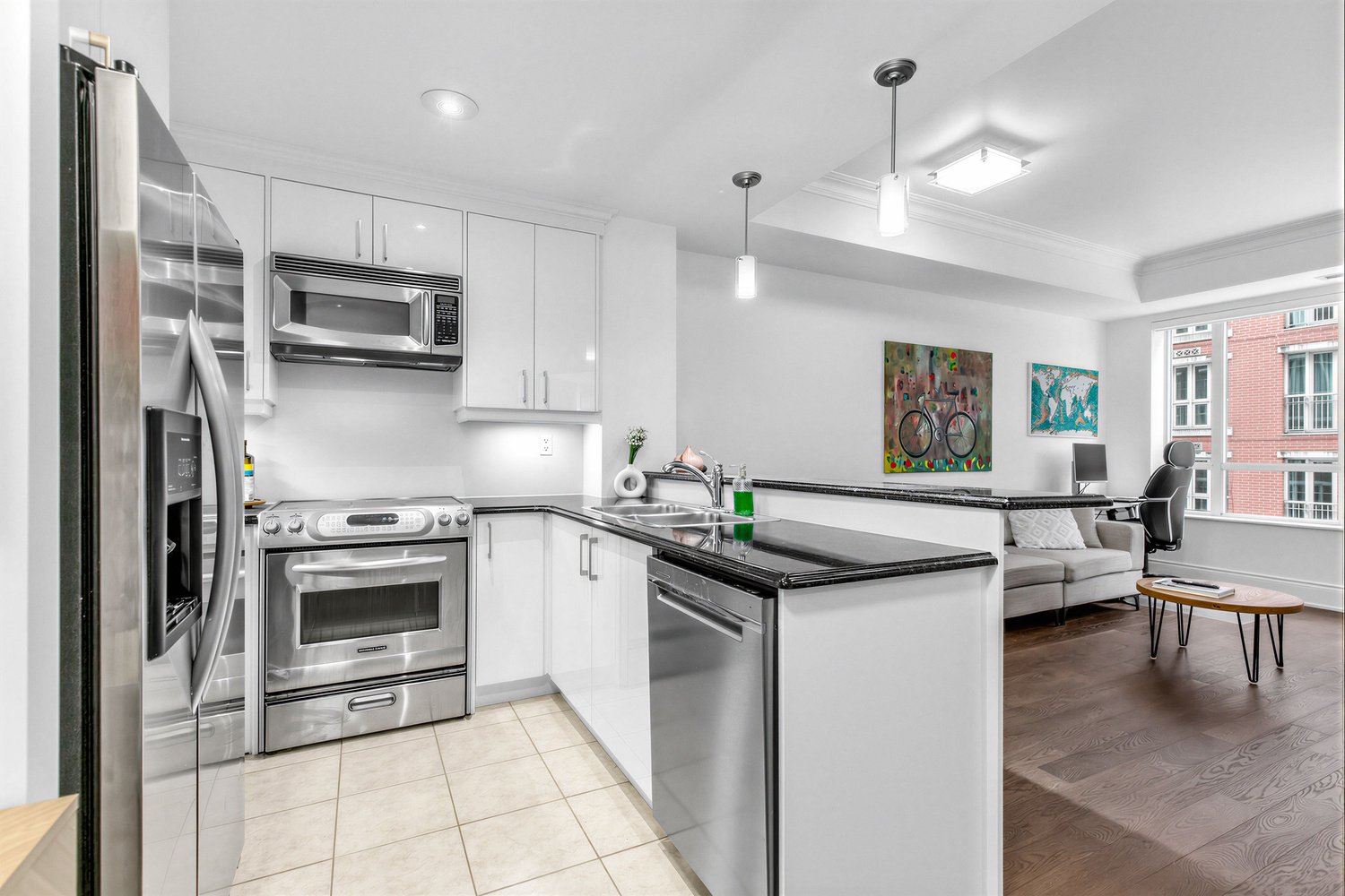 Leased: Beautifully Appointed 1-Bedroom Suite