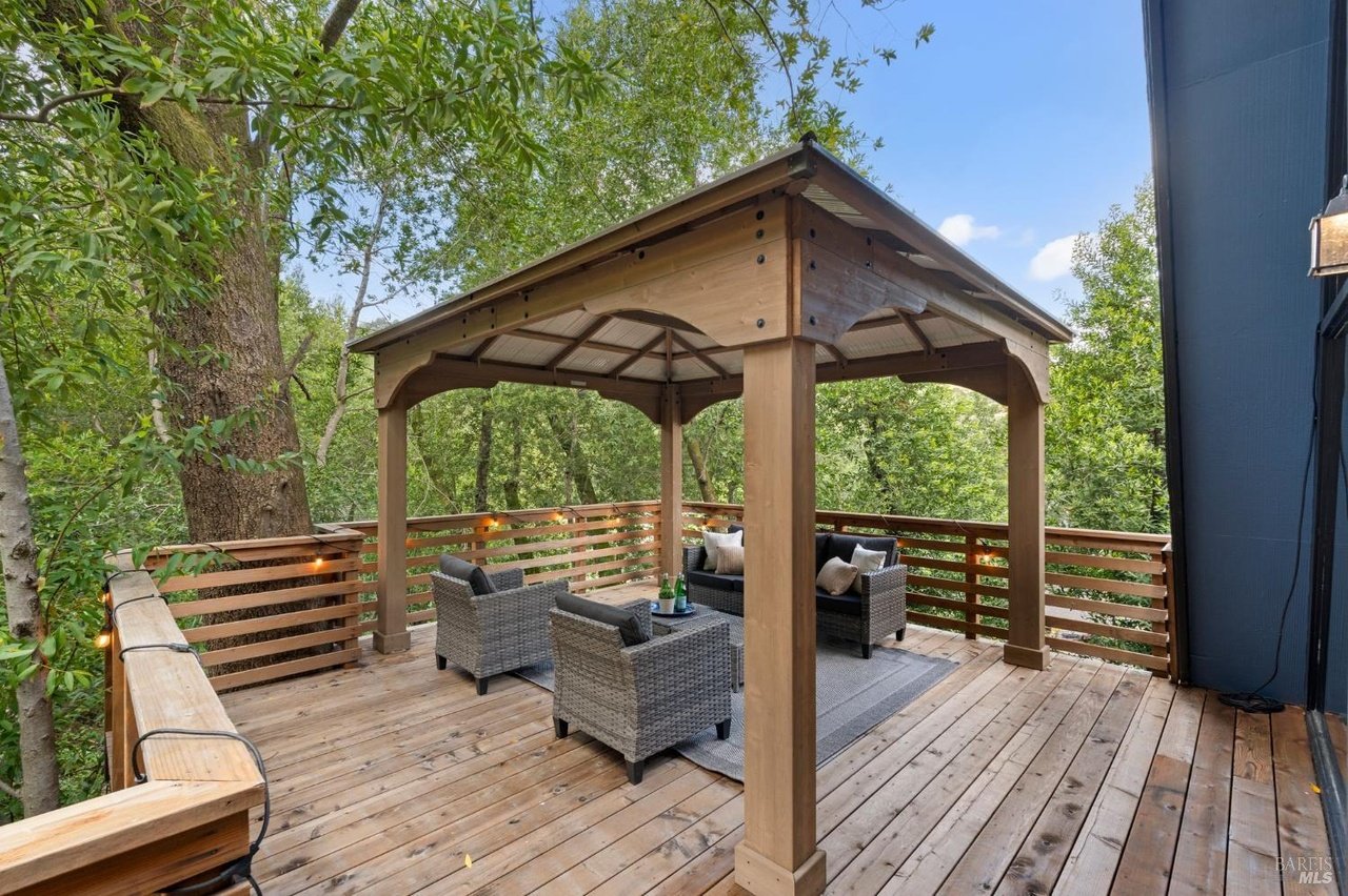 60 Piper Ln