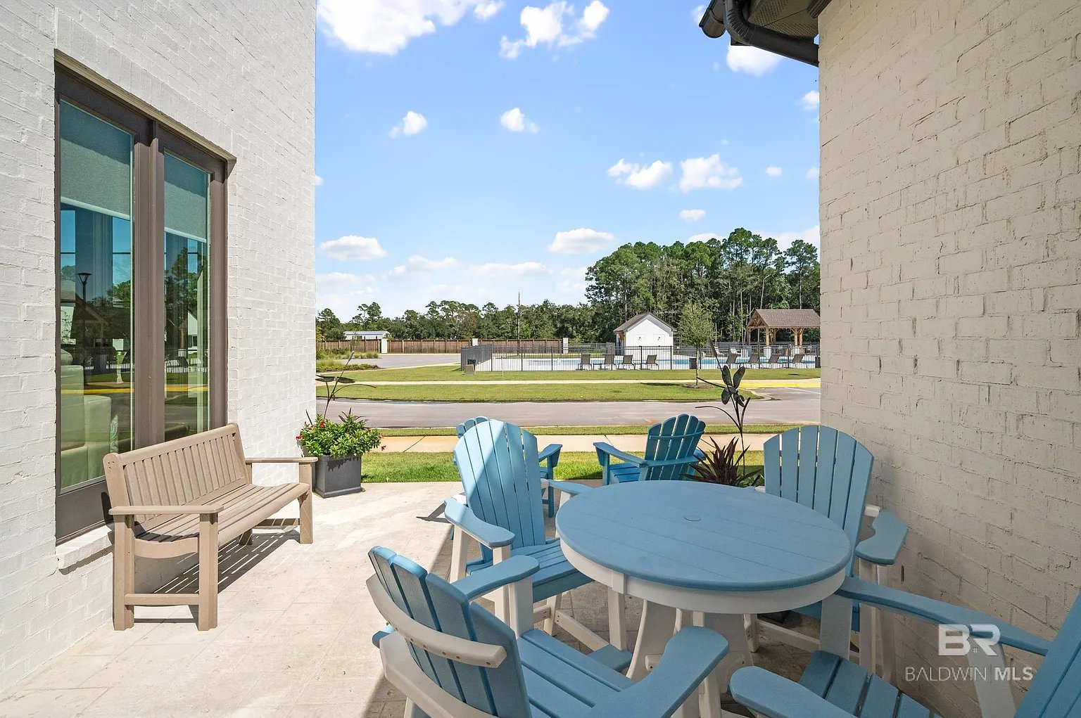 902 Inlet Cir