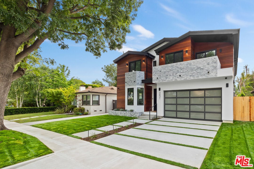 Castle Heights Pl, 90034