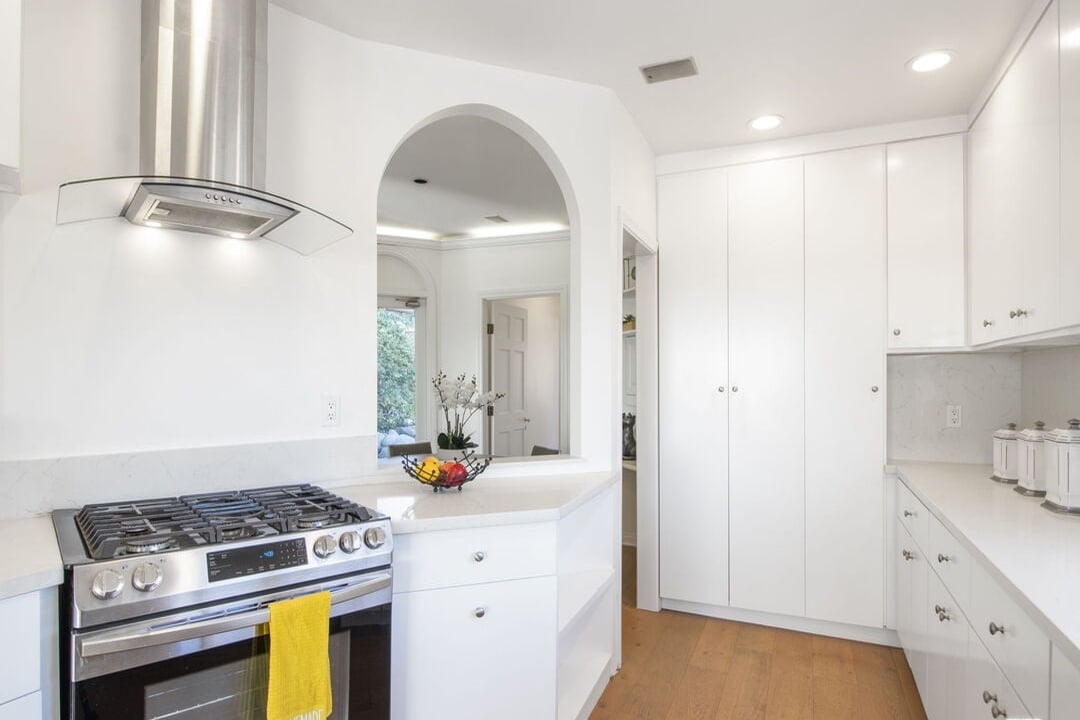 905 Berkeley St, 90403