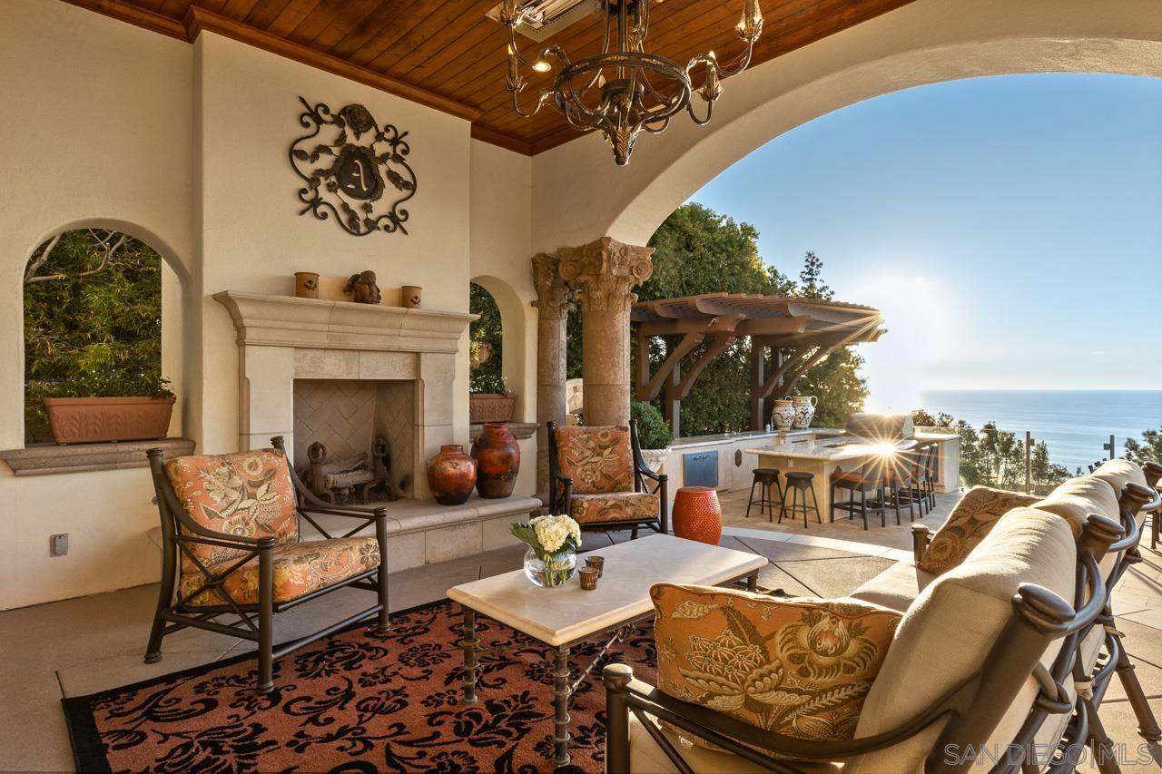 9860 La Jolla Farms Rd