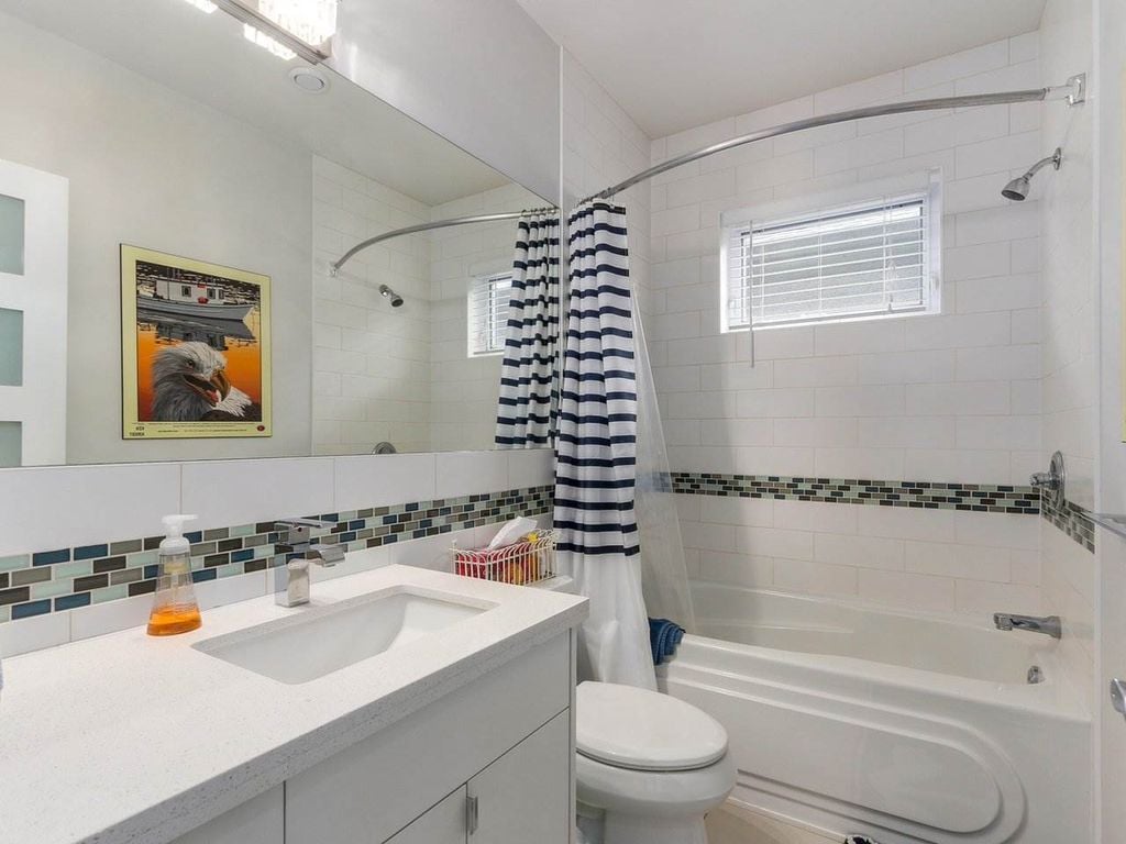 832 W 19th Ave