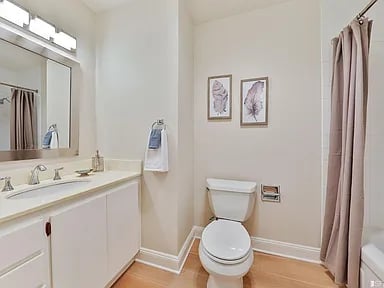 109 S Lake Merced Hls APT 2D