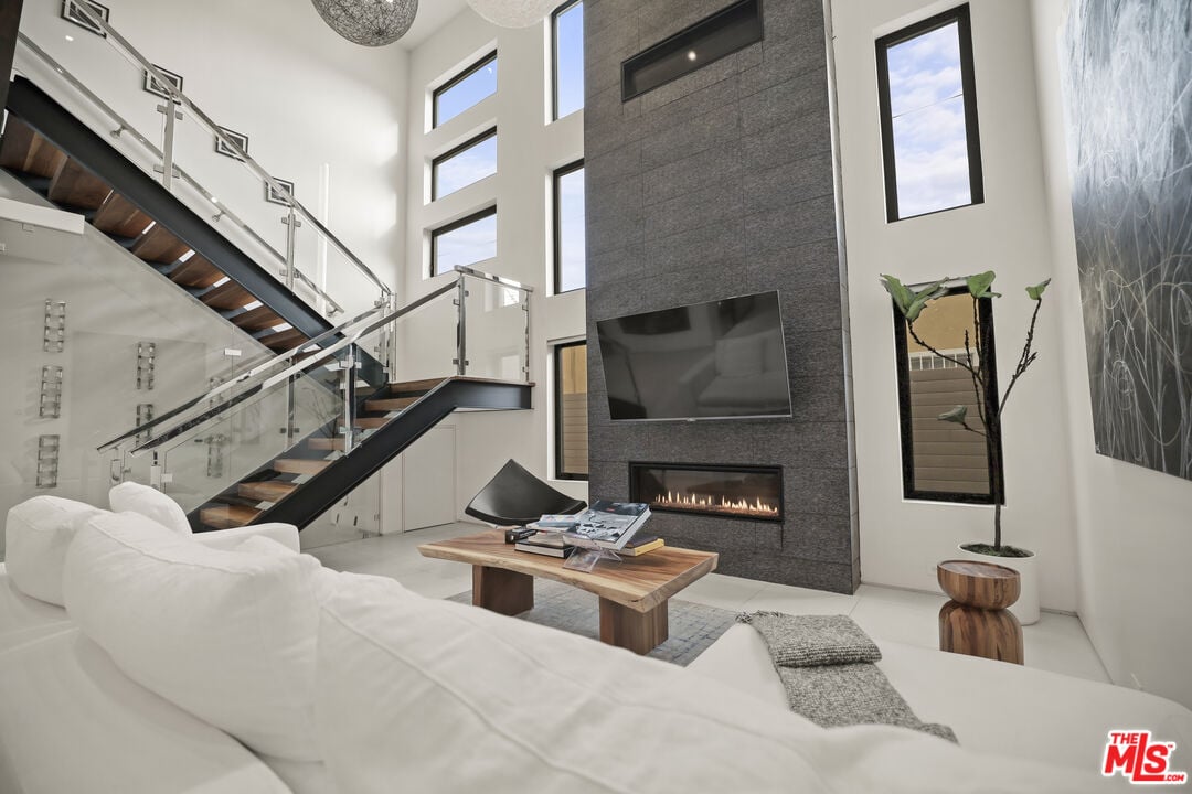 N Crescent Heights Blvd, 90046