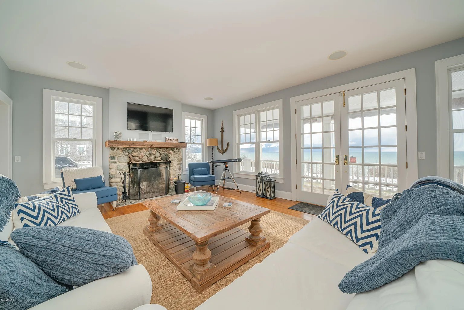 611 Lake Shore Dr