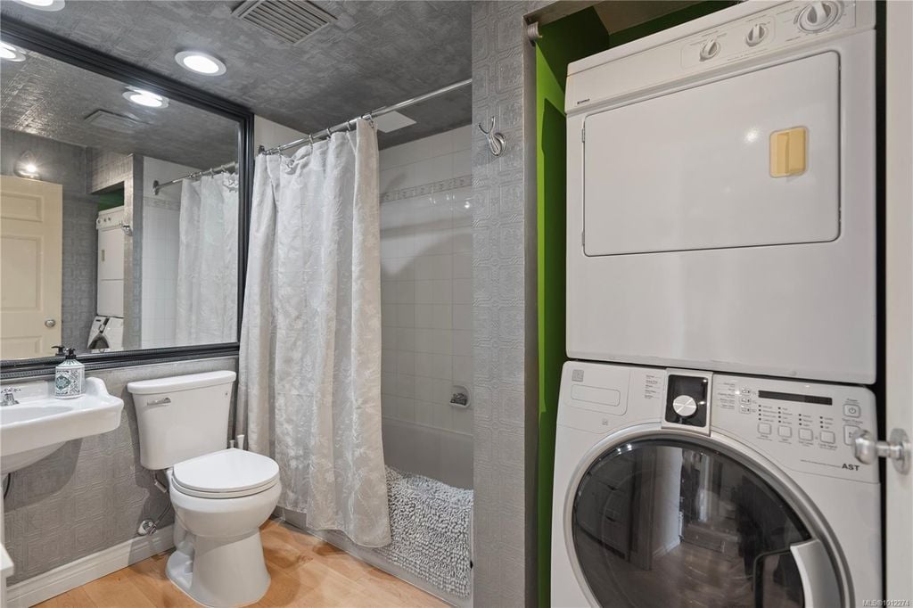 835 View St, #910