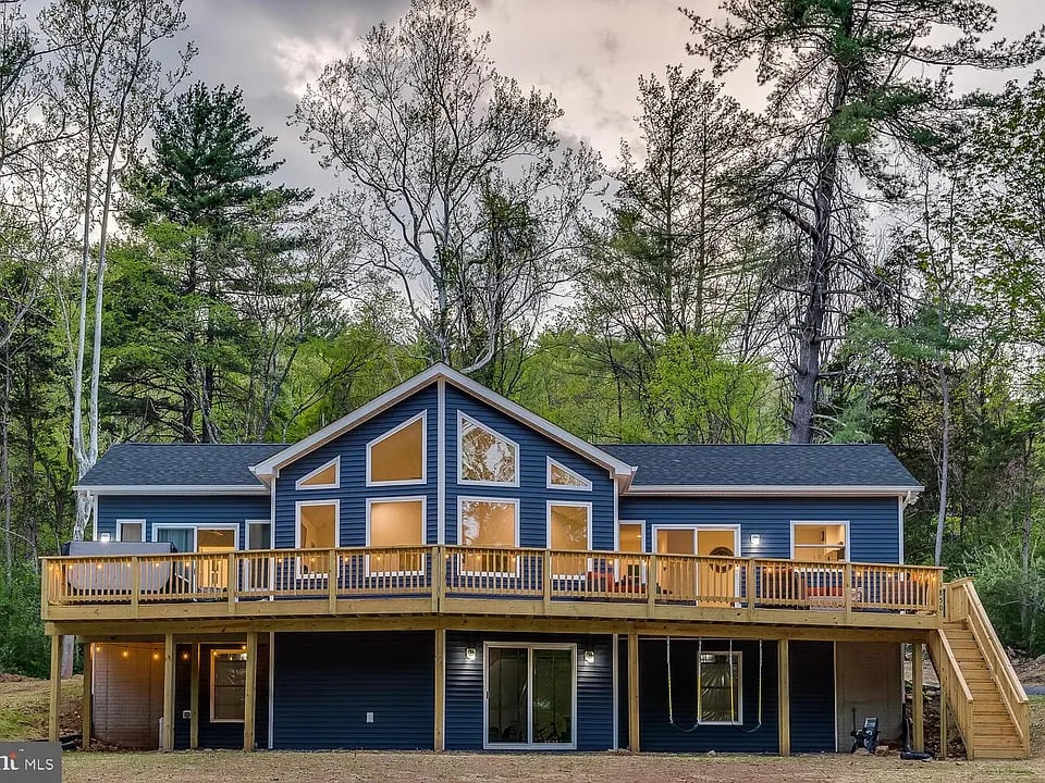 1850 Gooney Manor Loop