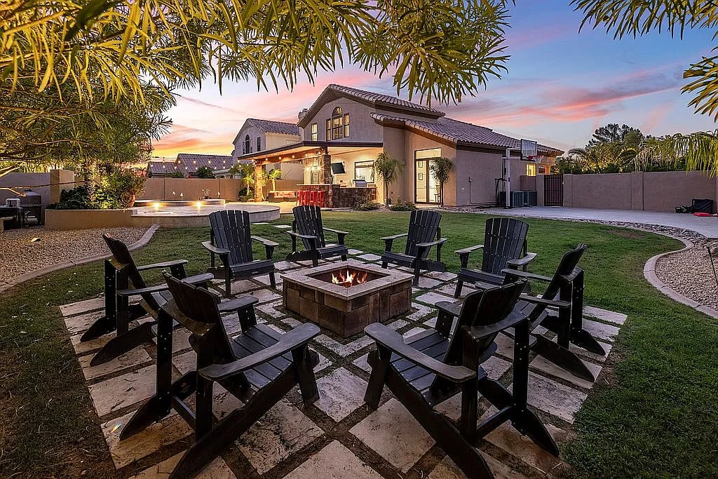 8177 E Rita Dr