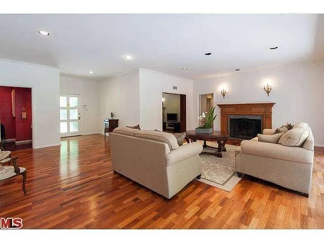 1142 San Ysidro Dr