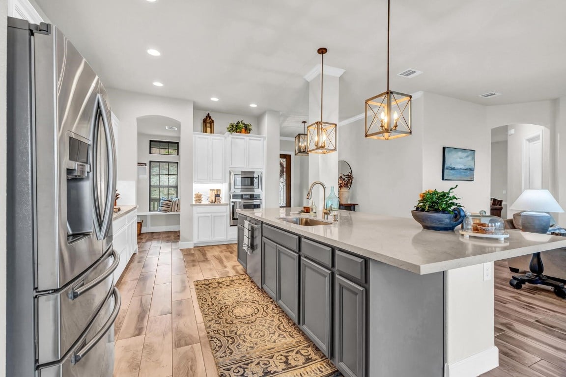 500 Balcones Ridge Way