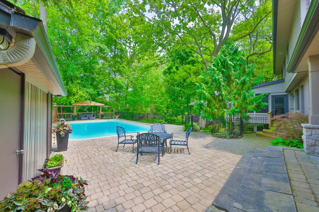 1293 Greenoaks Dr