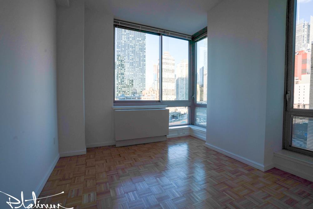 455 West 37th Street, Apt 724