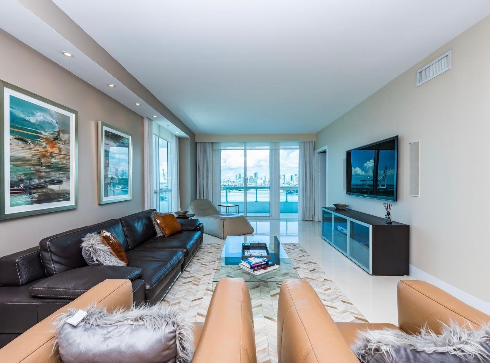 520 WEST AVE #1401