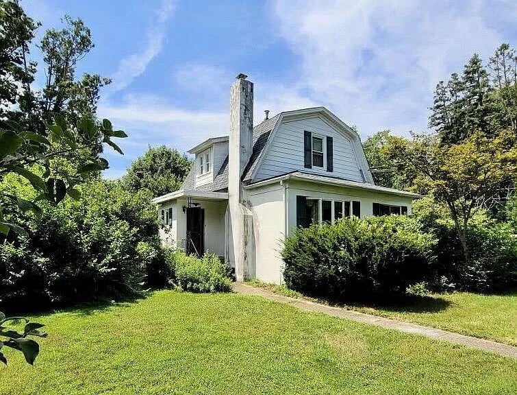 52 Woodside Ave