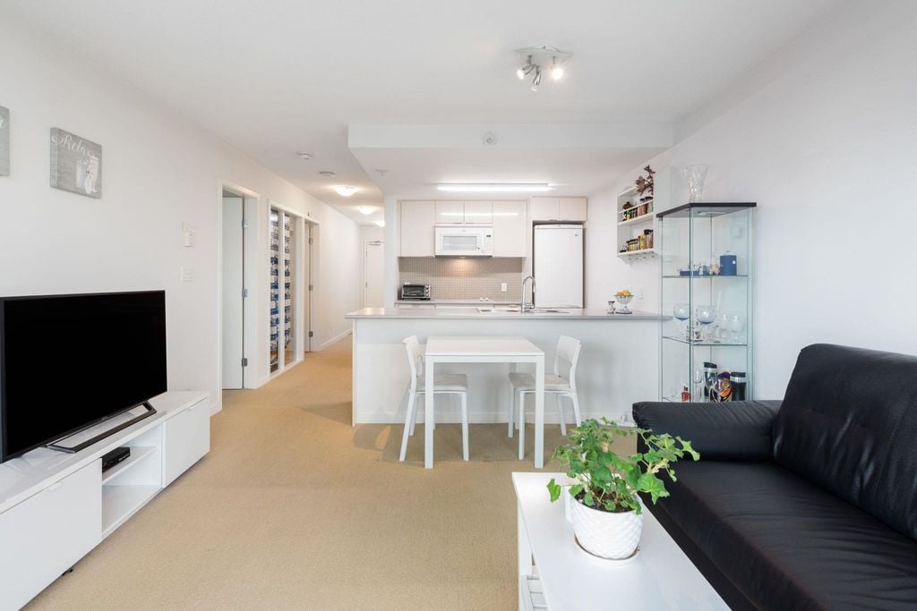 233 Robson St, #1705