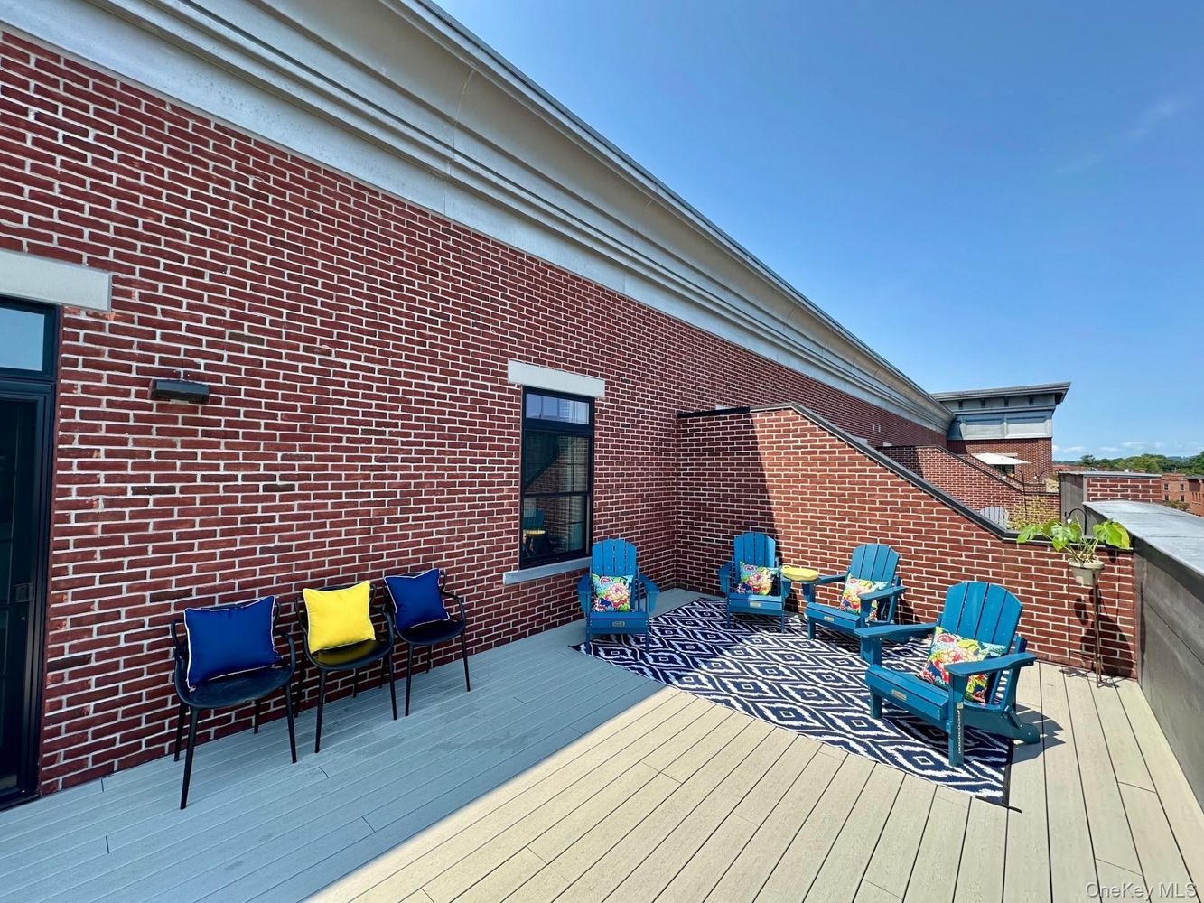 249 Main St #402