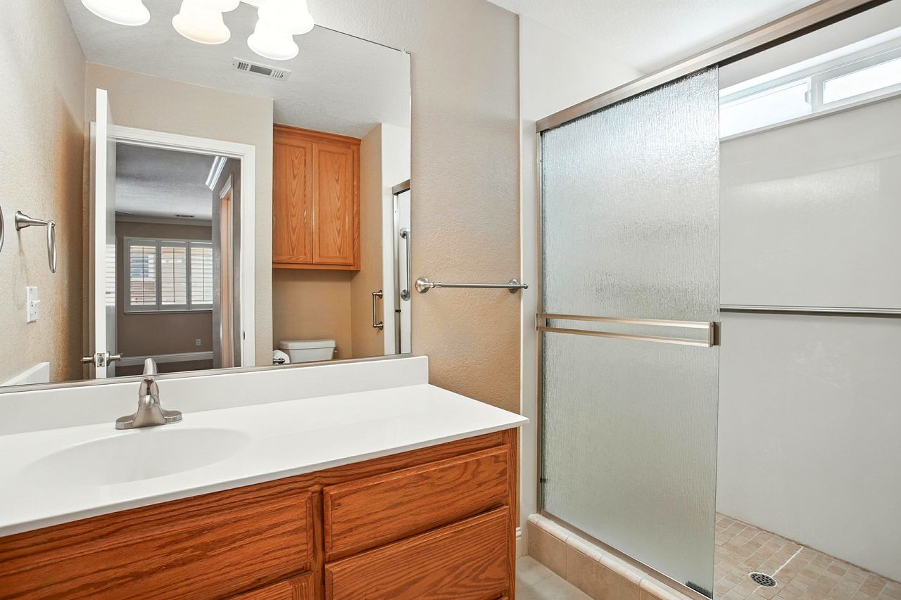 Great Custom Home in Galt! 