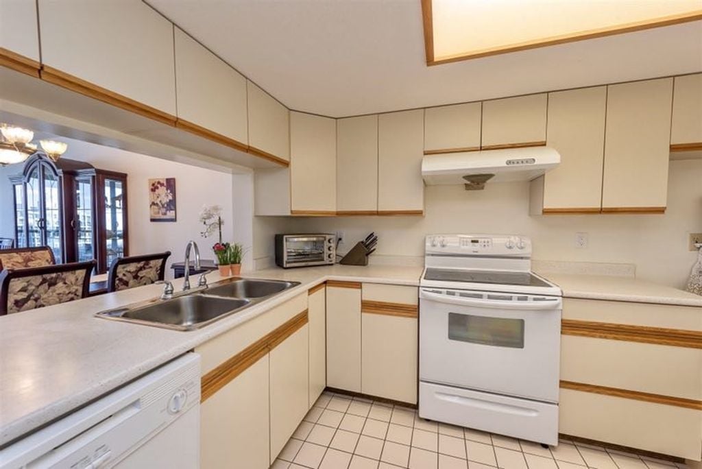 6055 Nelson Ave, #2102