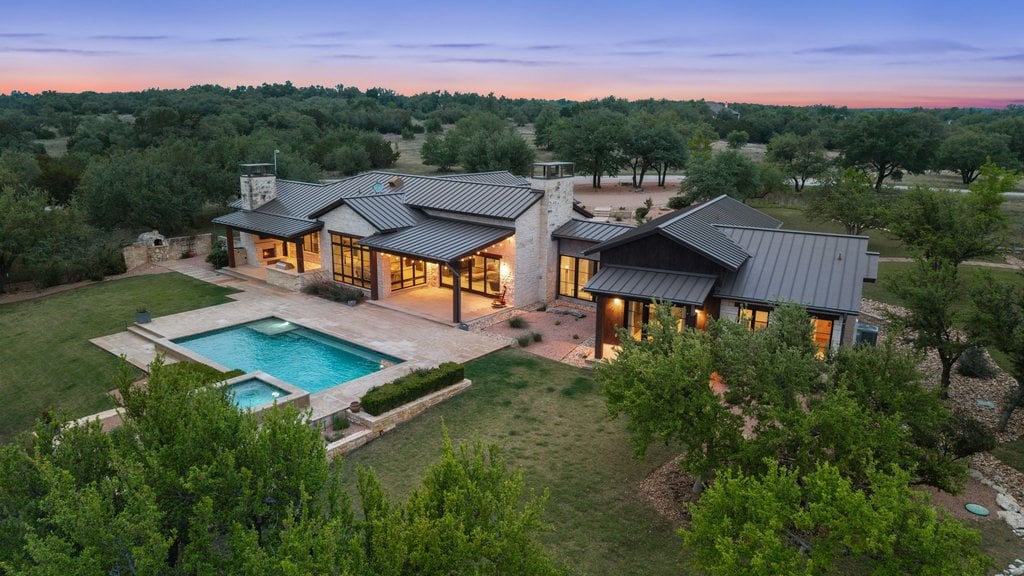 Horseman's Paradise in the heart of Dripping Springs