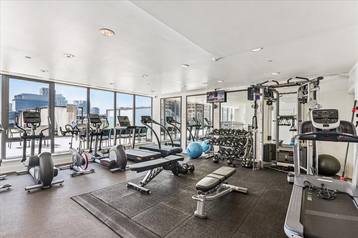 560 King St West Suite 1006