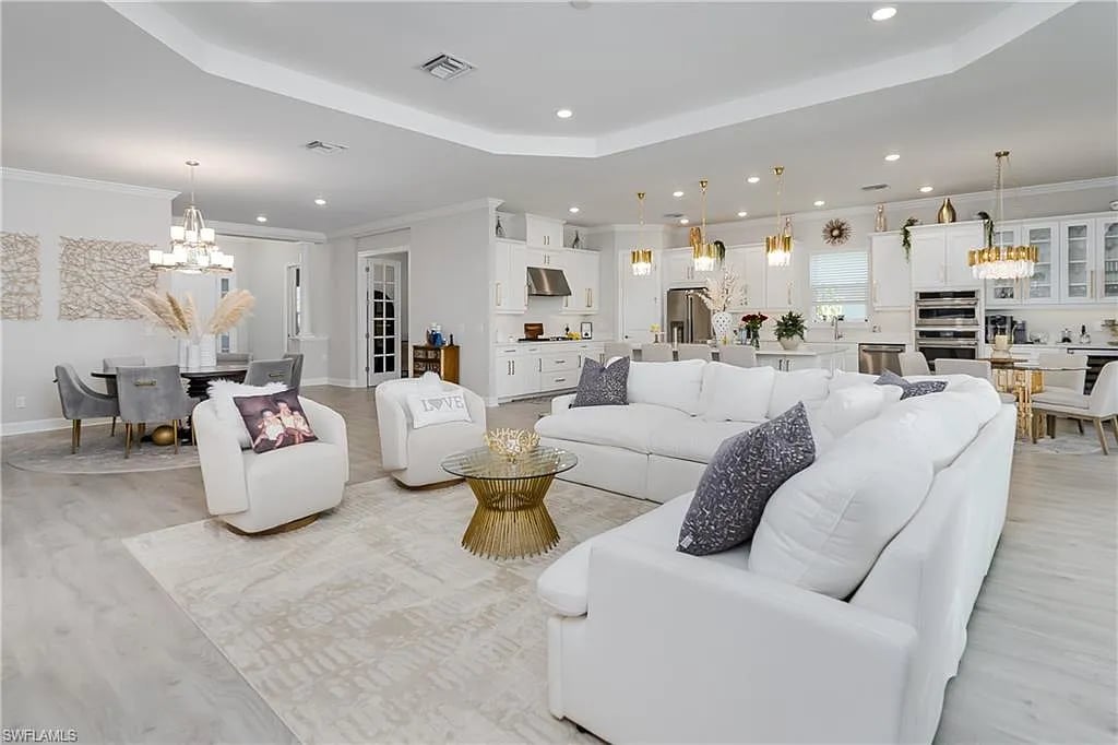 11935 Collegio Dr