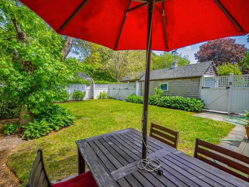 21 Curtis Ln