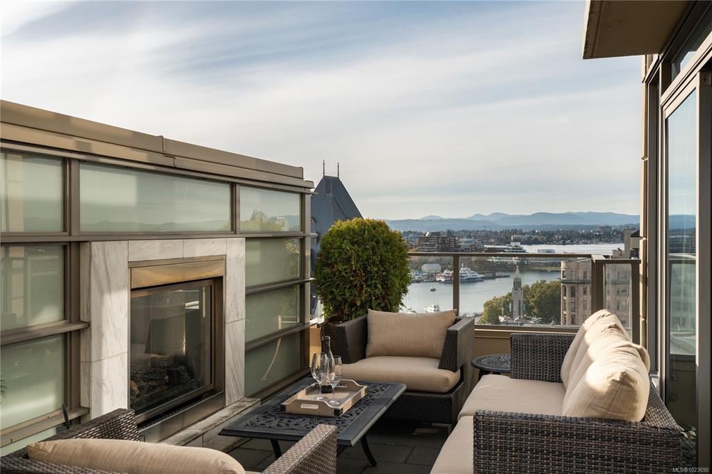 1406 - 707 Courtney St