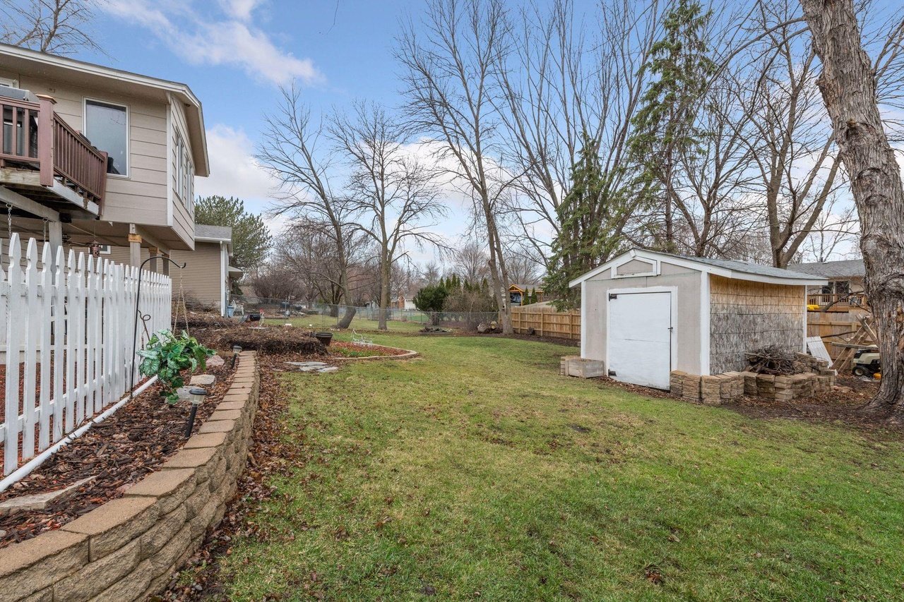 1713 Deerwood Dr