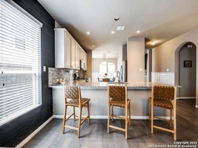 7616 Mission Summit