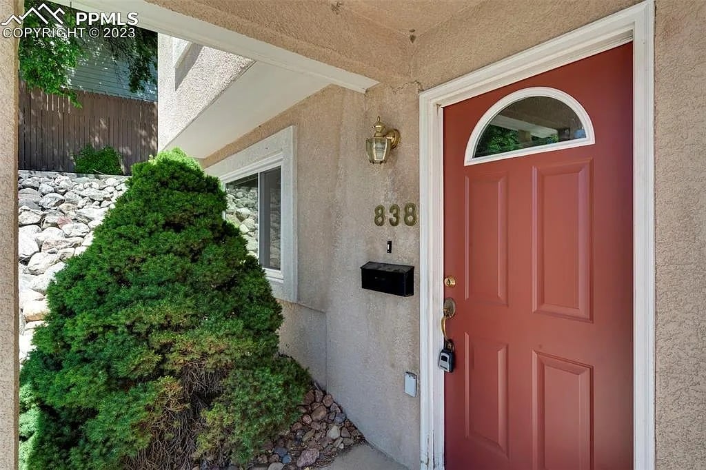 838 Mesa Valley Rd