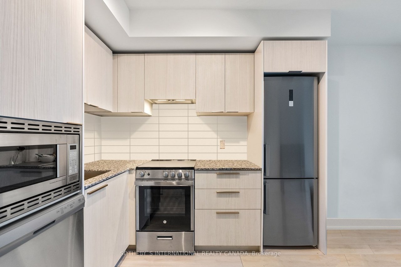 501 Yonge St Unit 3601