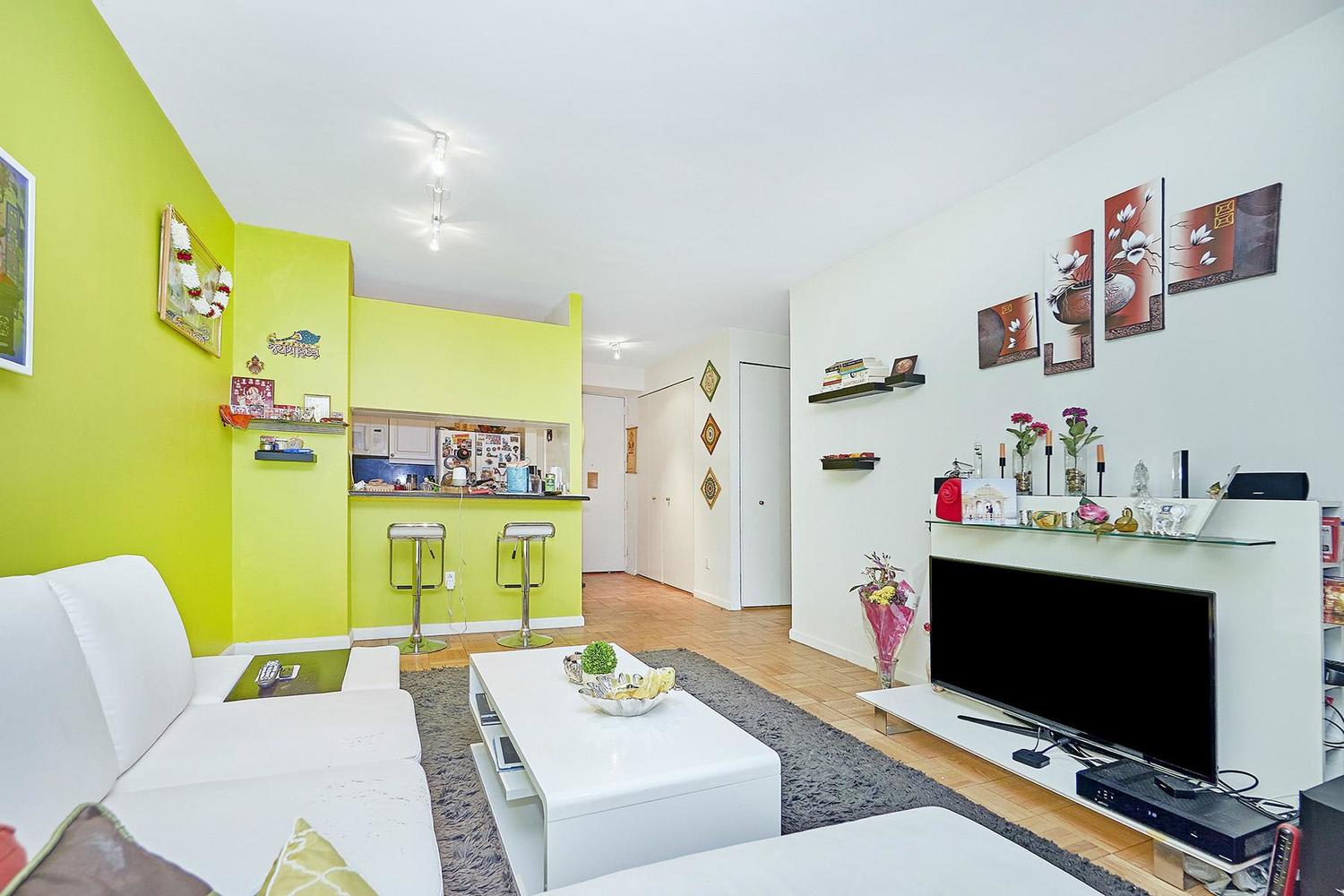 240 E 39th St, Unit 8K