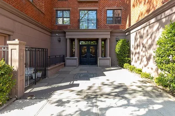 93 Rapelye St Unit: 3
