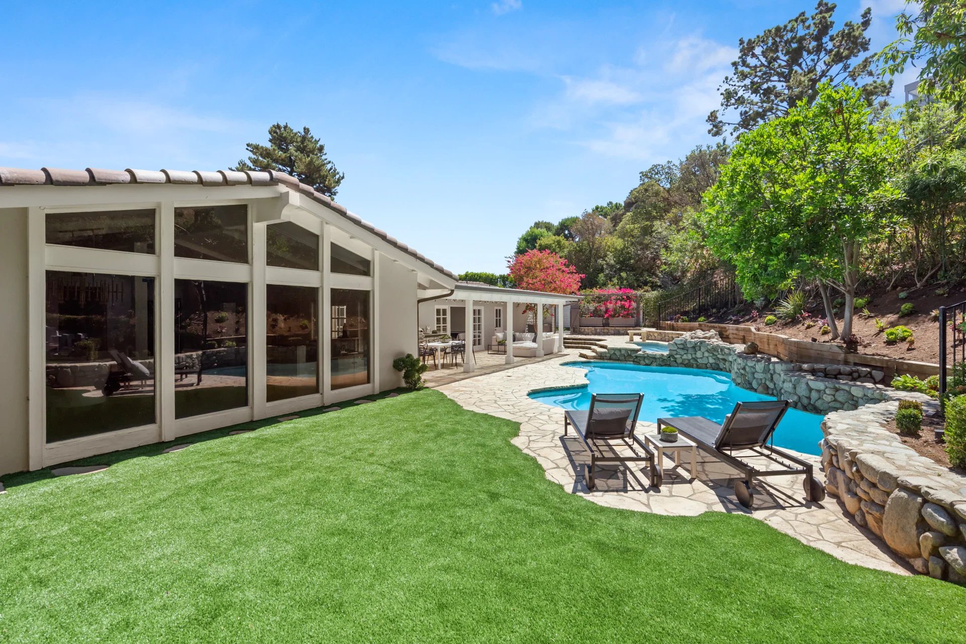 8331 Skyline Dr