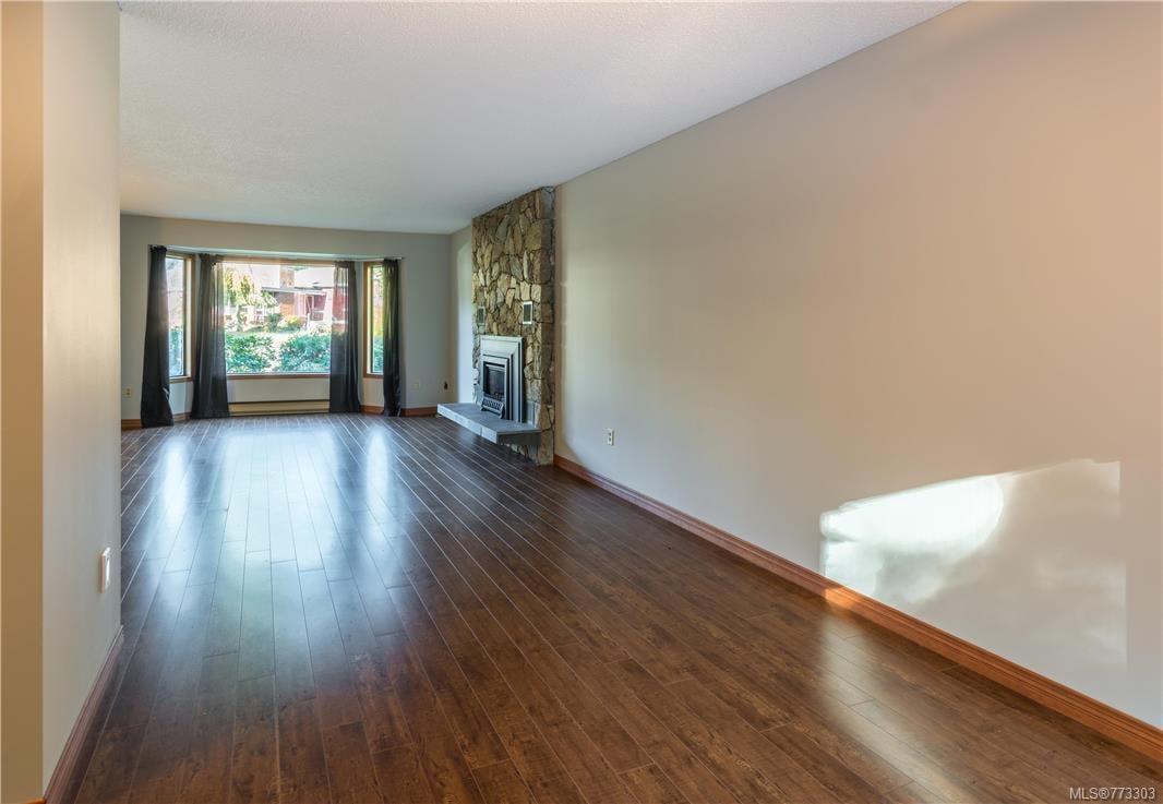 8733 Forest Park Dr, North Saanich