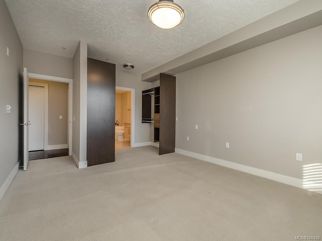 401-4529 W Saanich Rd
