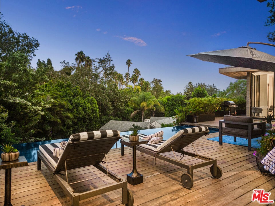 Majestic Oasis