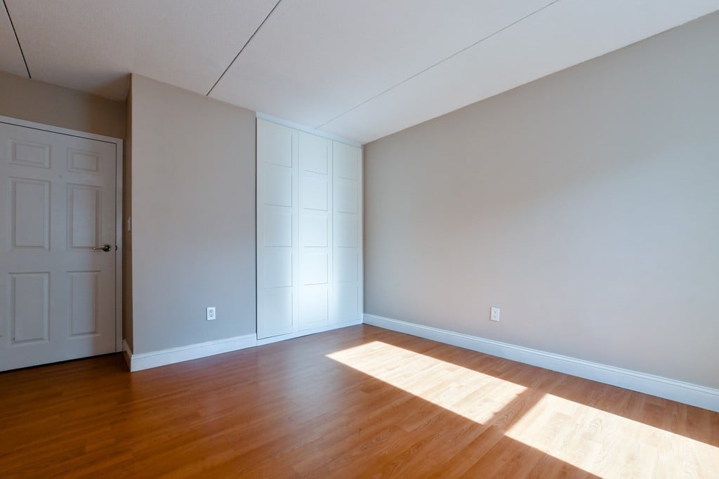 50-56 Broadlawn Park, #115