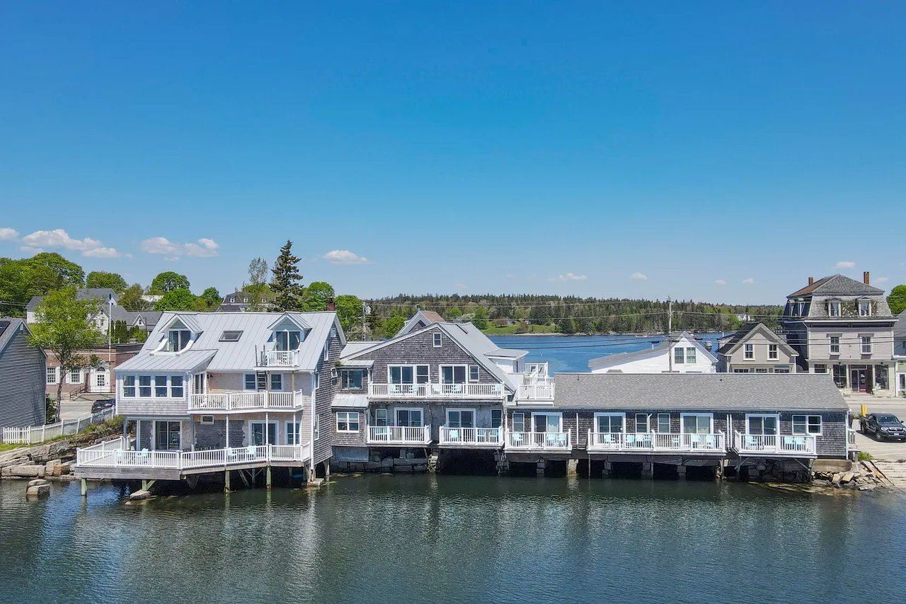 New Listing: 15 Main Street, Vinalhaven, ME 04863 – $1,495,000