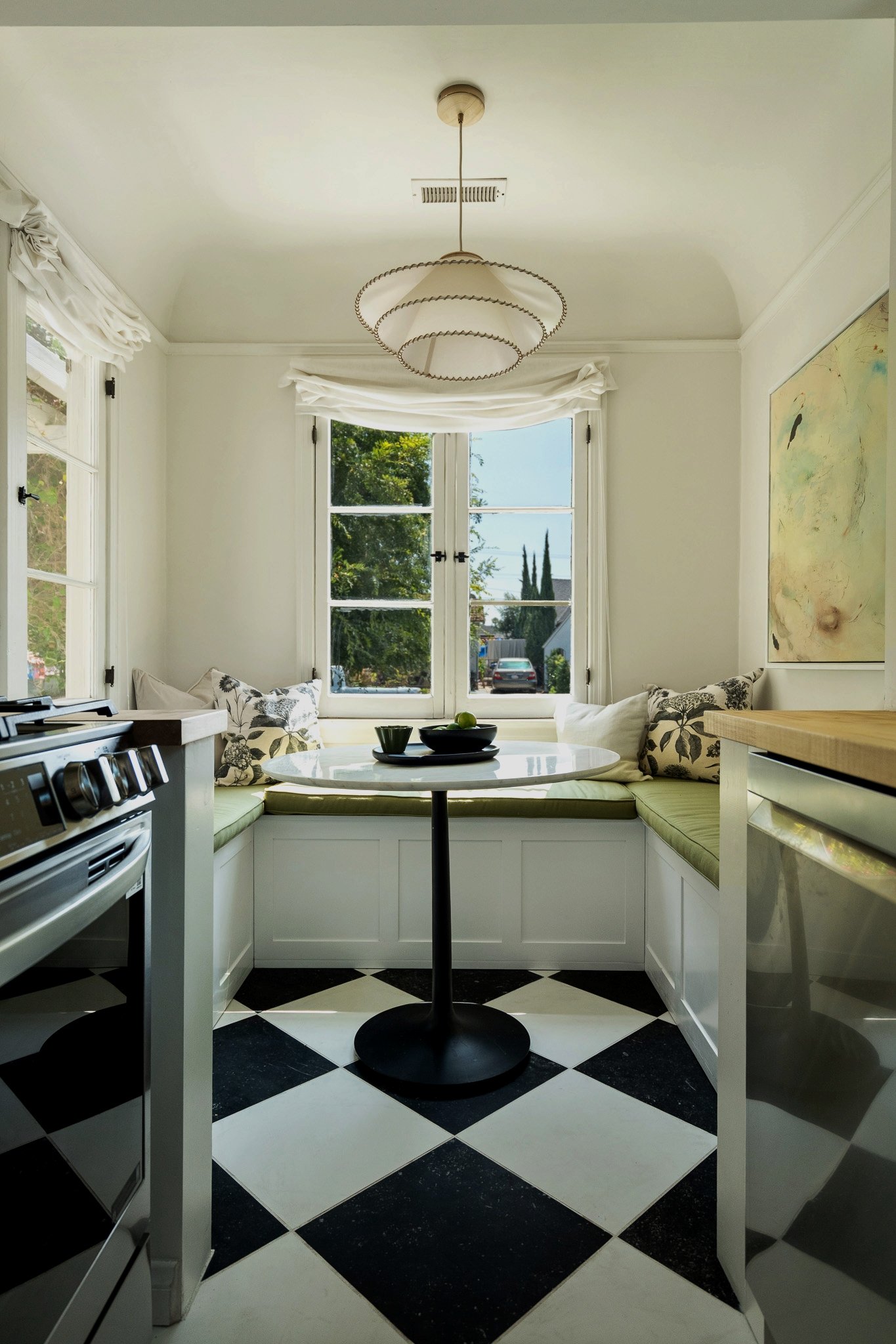 Re-imagined Quaint Country English with Guest House and Grand Rear Yard!