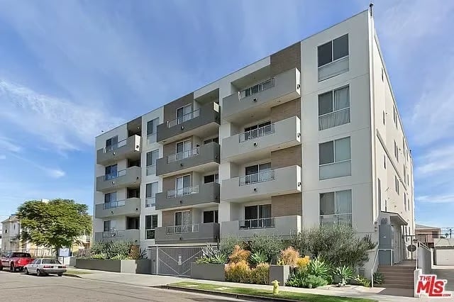 118 N Kings Rd Penthouse: 3