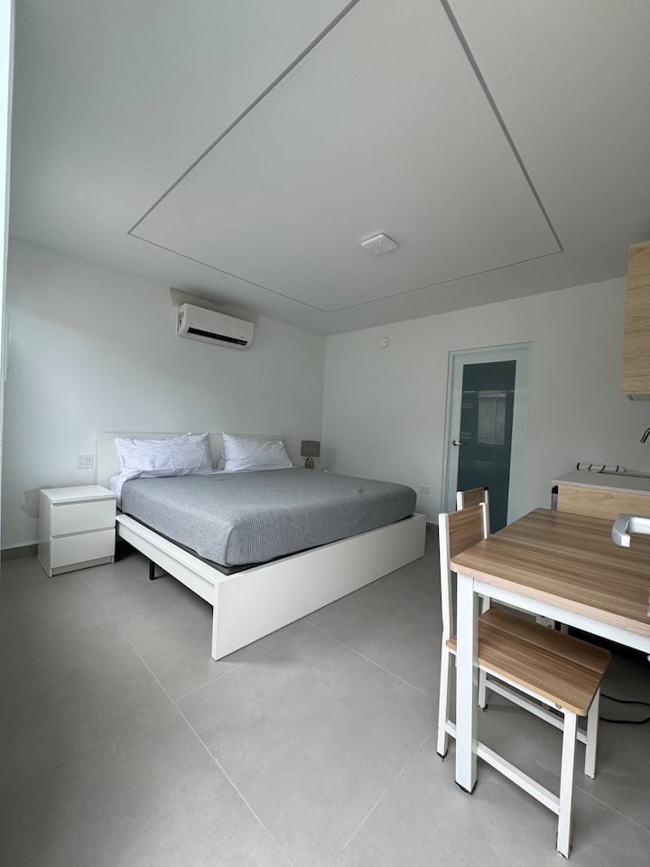 Beach House Apt 8 • King Studio w/ Kitchenette - Airbnb