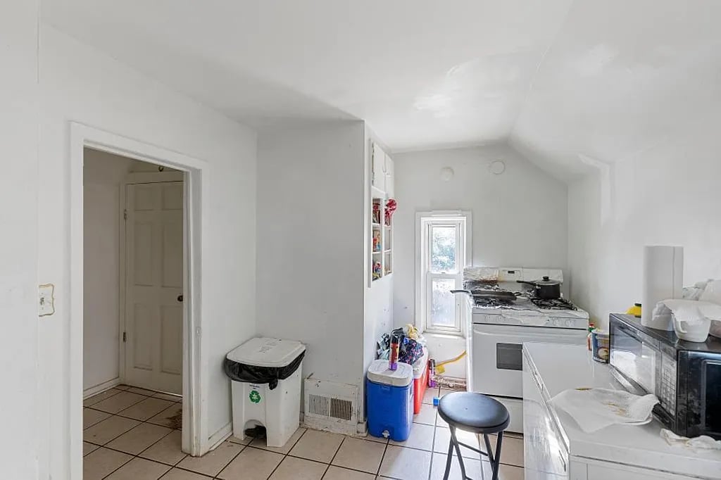 330 Sherburne Ave