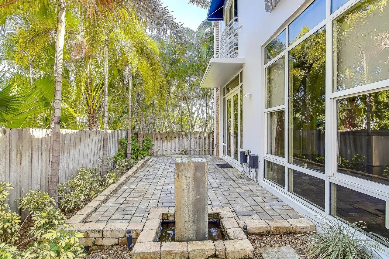 Sold: 1706 NE 14 Avenue Fort Lauderdale FL 33305
