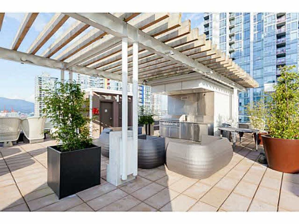 161 W Georgia St #1008