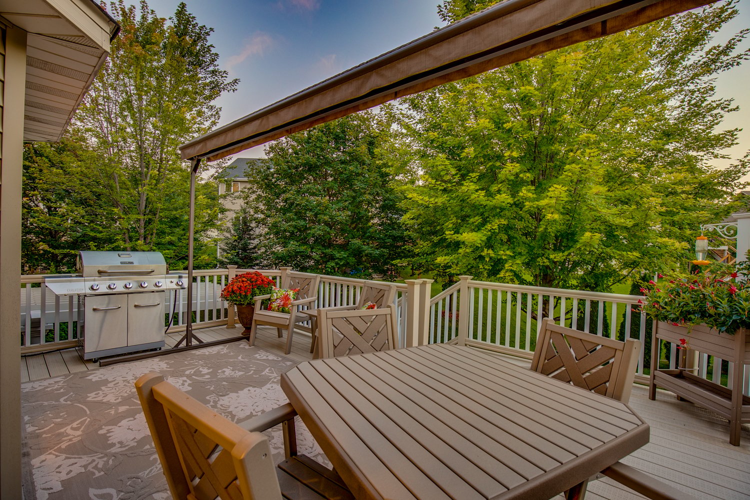 Beautiful 2-Story in Desirable OakParke Estates