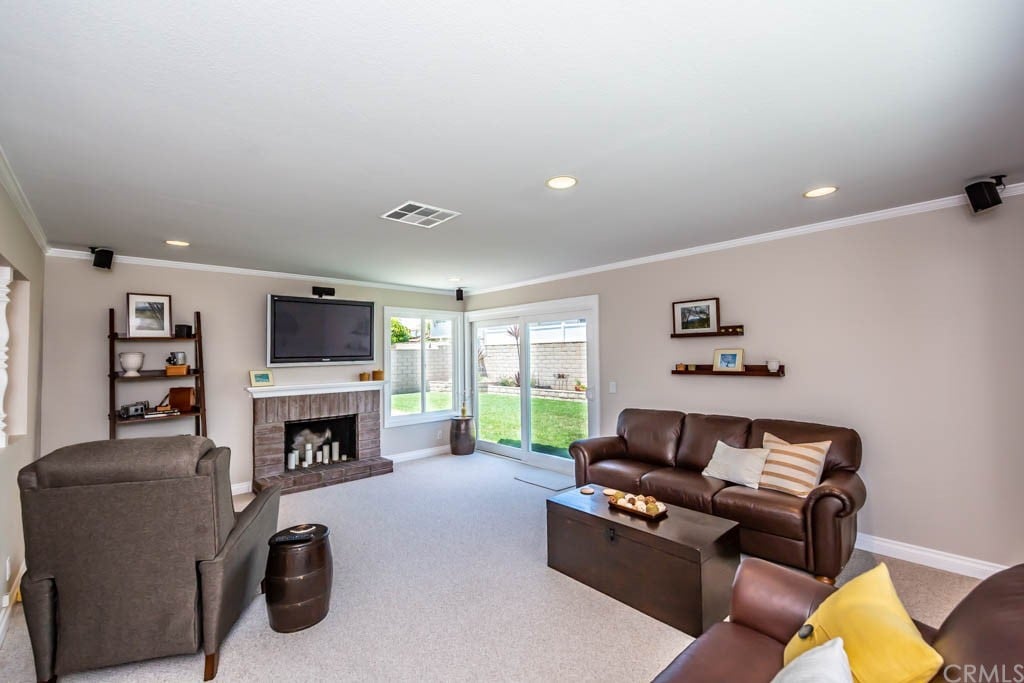 8821 Gallant Dr