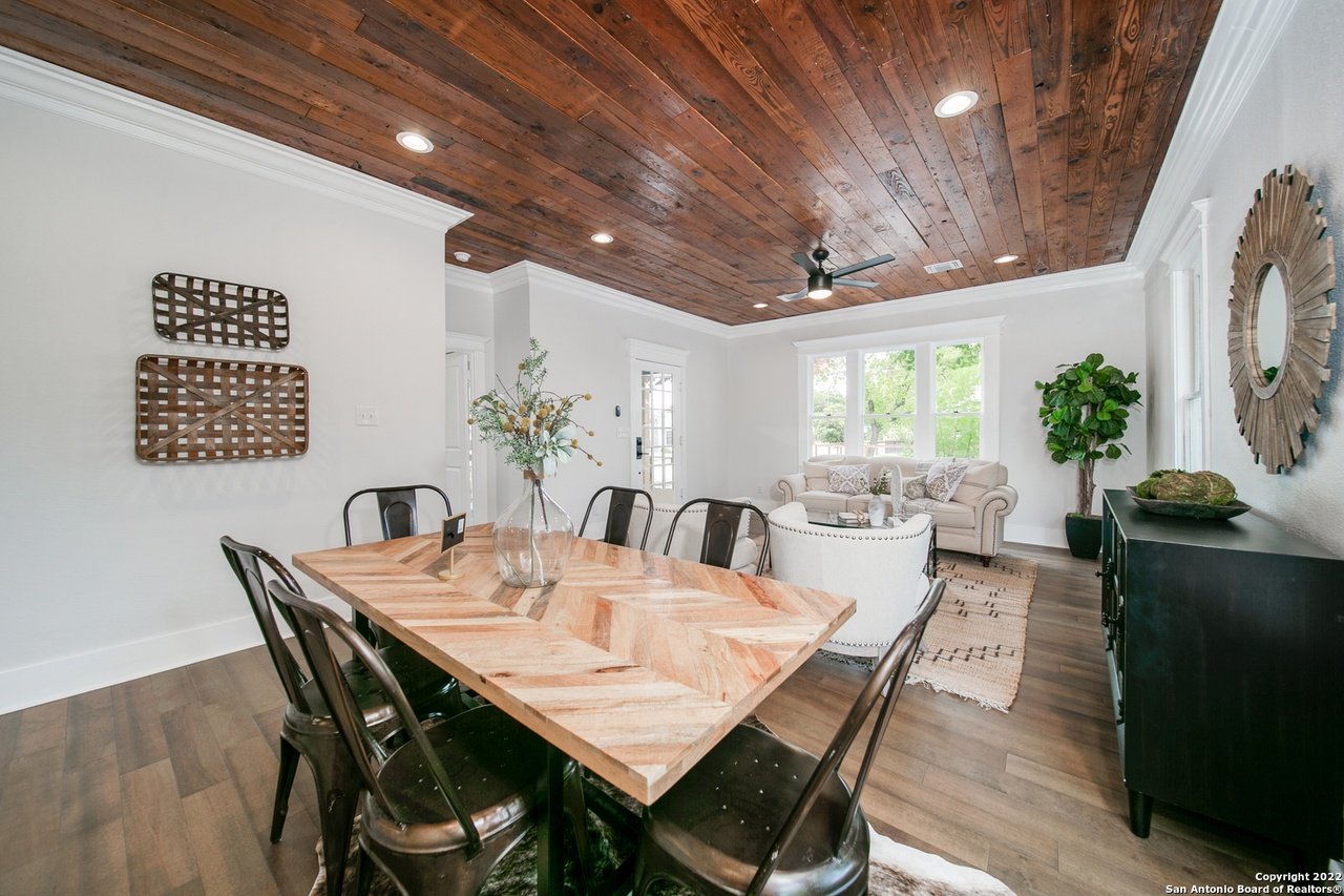 925 Burleson